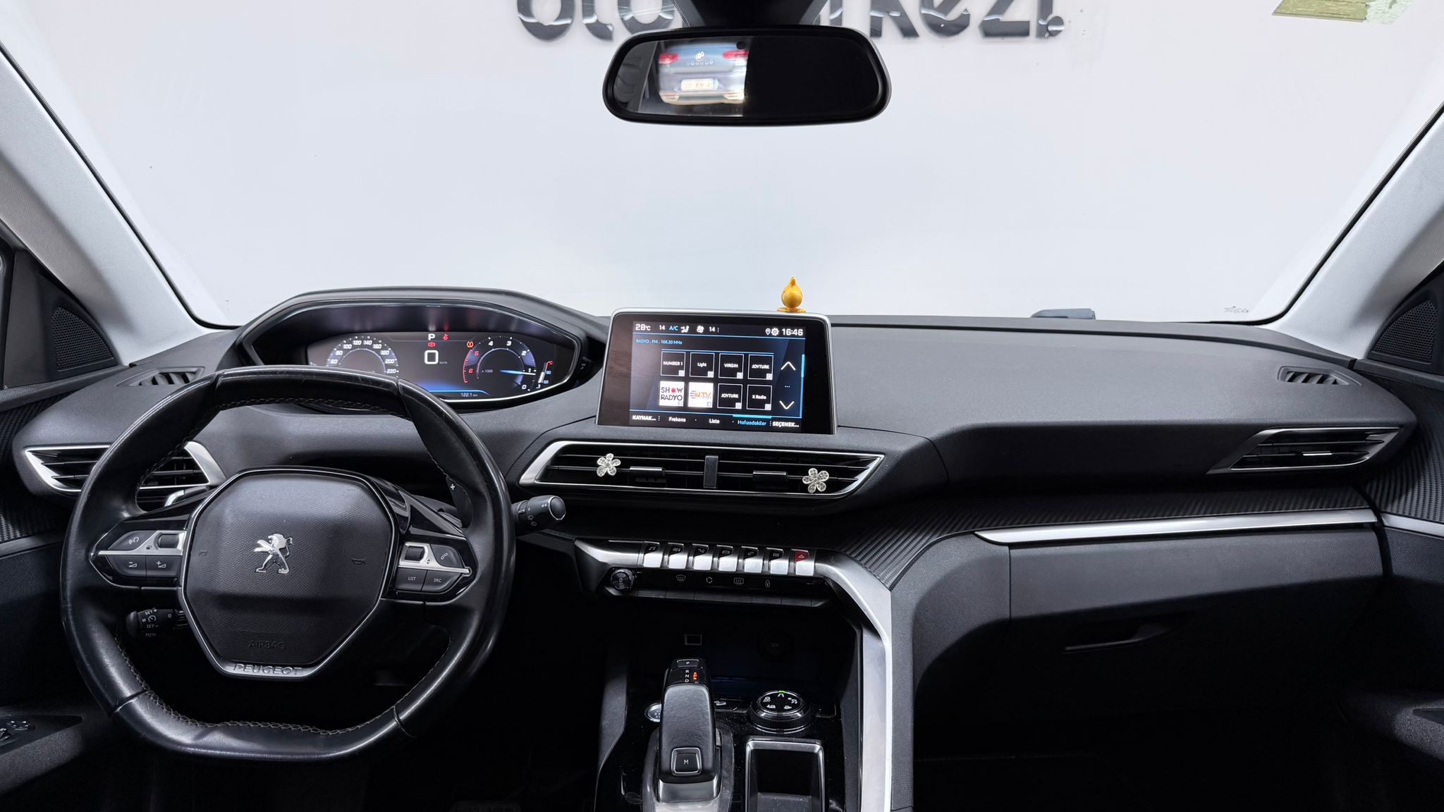 PEUGEOT 3008 10